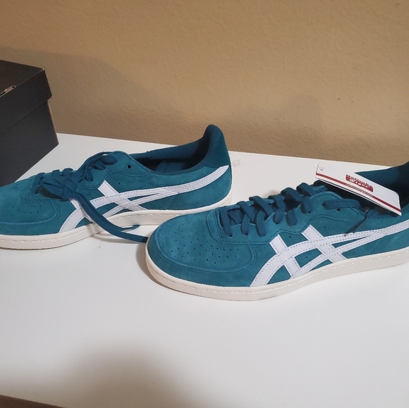 Shoes - Picture 2 of 3